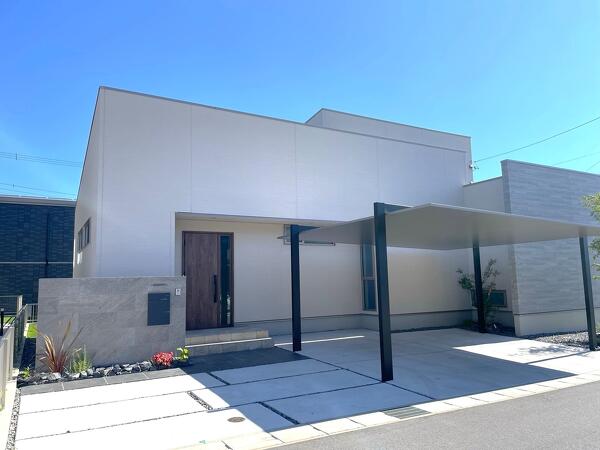 洗練された高級感を醸し出すエクステリア