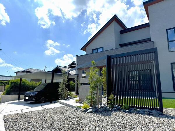 外からの目隠し効果を高めつつ開放感を両立