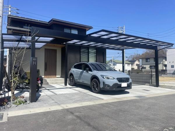 ブラックで統一したオープン外構