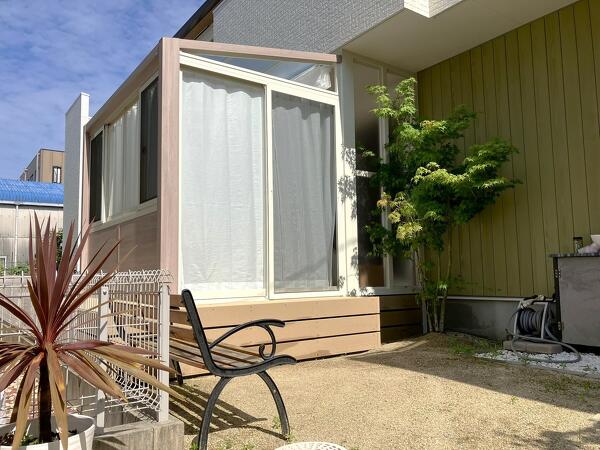 「日差しとくつろぎ」、新しい我が家の風景。